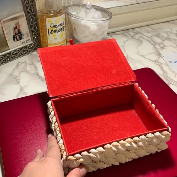 Shell Jewelry box - Picture 2 of 2